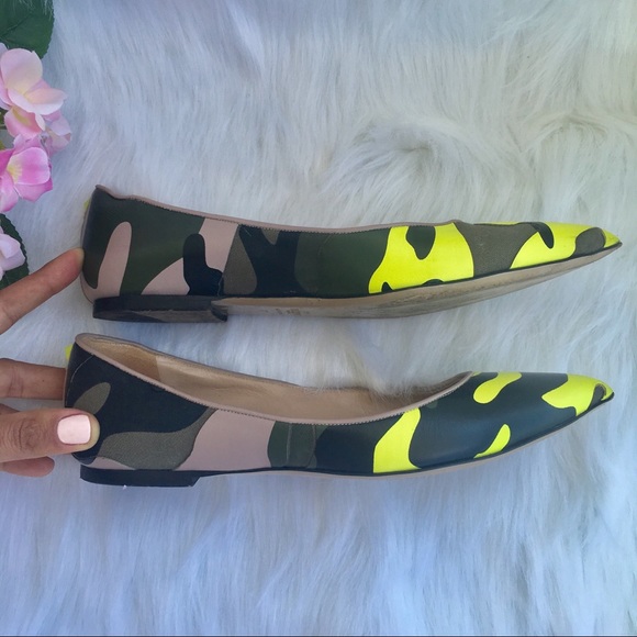 Valentino Camouflage Pointed-Toe Flats - Picture 4 of 8